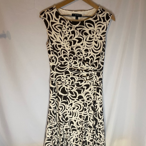 Lauren Ralph Lauren Dresses & Skirts - Lauren Ralph Lauren Ruched Sleeveless Lined Dress Size 4
